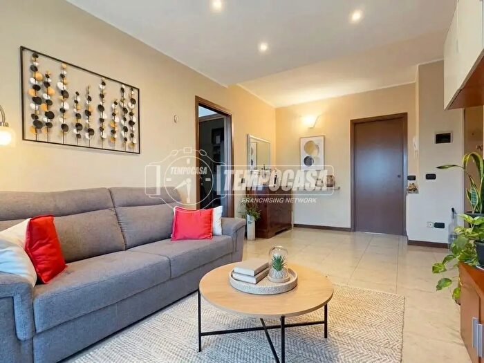 Appartamento trilocale in vendita in Via De Chirico, Monza
