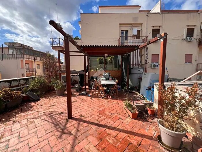 Appartamento trilocale in vendita in Via Guglielmo Albimonte, Palermo