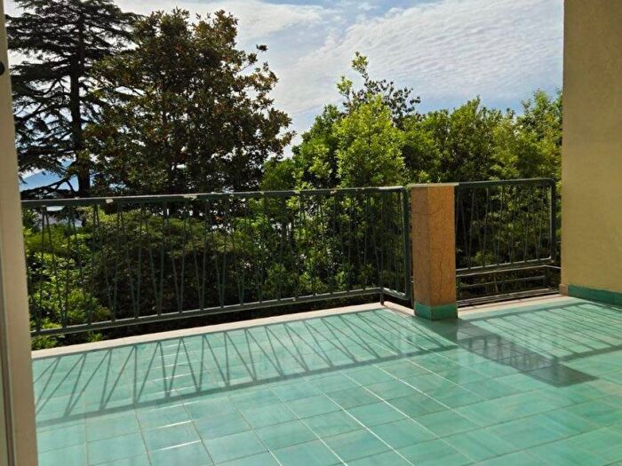 Appartamento con 6 locali in affitto in Via Alessandro Manzoni, Fuorigrotta, Napoli