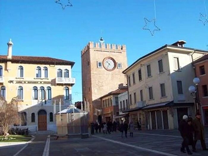 Appartamento trilocale in affitto in Via Circonvallazione, Mestre, Venezia
