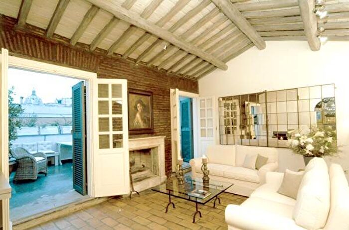 Appartamento quadrilocale in affitto in Ghetto Portico d'Ottavia, Roma