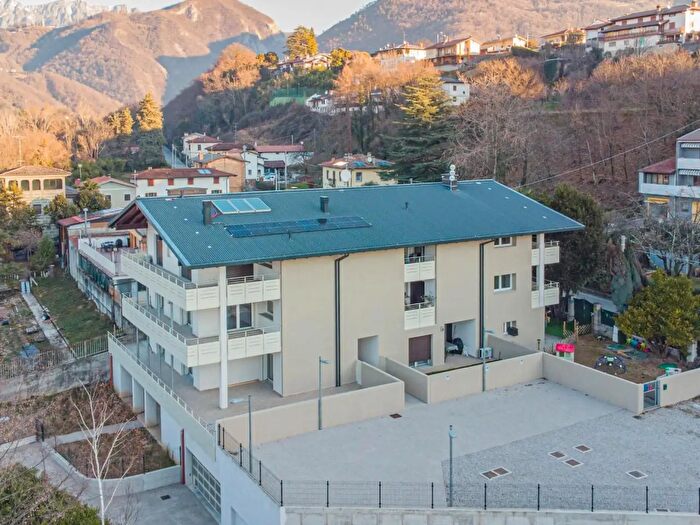 Casa trilocale in vendita in Tarcento