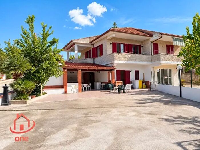 Casa con 5 locali in vendita in Montecorice