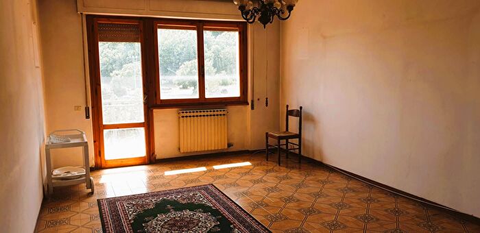 Appartamento con 6 locali in vendita in Semproniano