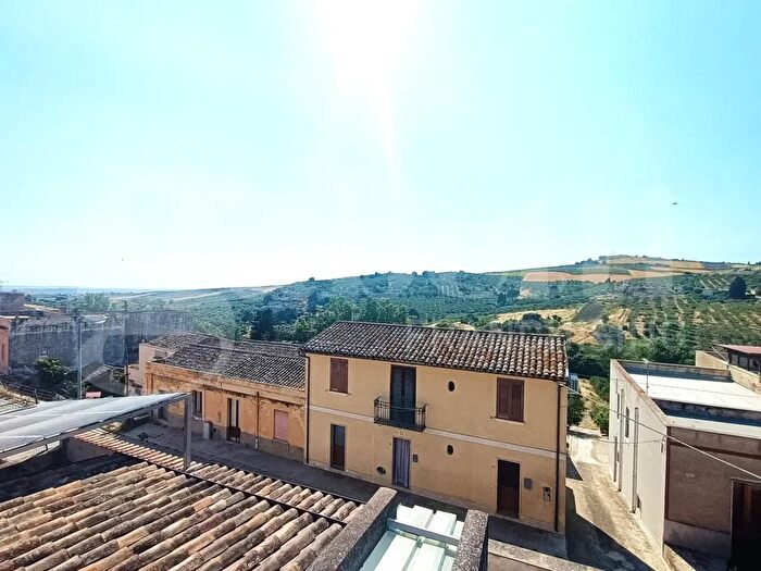 Casa con 6 locali in vendita in Via Carlo Rosselli, Erice