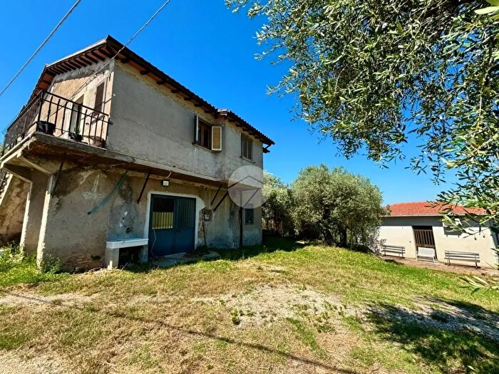 Casa quadrilocale in vendita in Vocabolo S Vito, Calvi Dell'Umbria