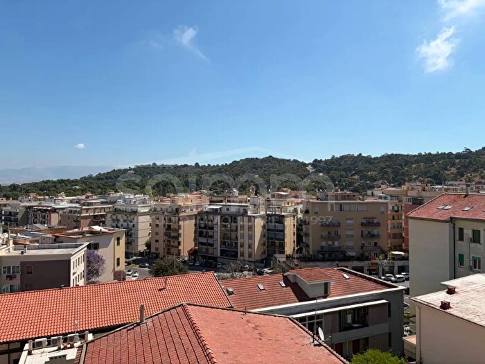 Appartamento con 7 locali in vendita in Via Antonio Bresciani, Cagliari