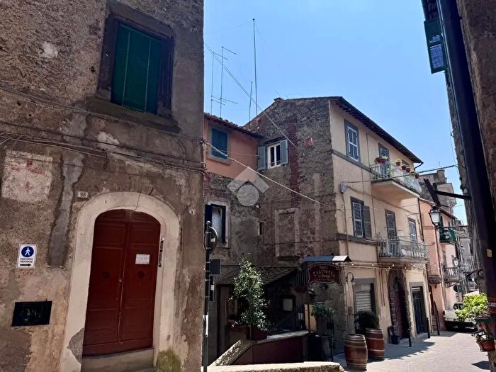 Appartamento con 5 locali in affitto in Via Borgo Vecchio, Caprarola
