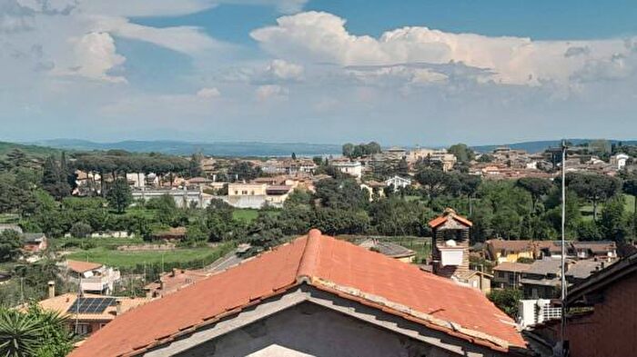 Appartamento trilocale in vendita in Via Latina, Manziana