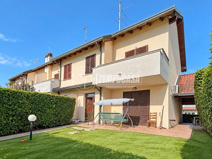 Casa con 5 locali in vendita in Viale Europa, Zelo Buon Persico