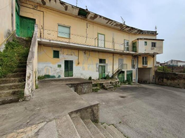 Casa con 6 locali in vendita in Piazza Camillo Santorelli, San Paolo Bel Sito