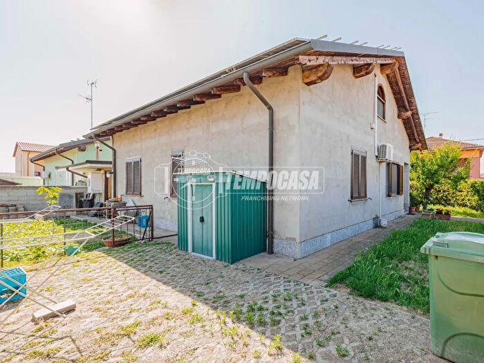 Casa quadrilocale in vendita in Via Guglielmo Marconi B, Castello DAgogna