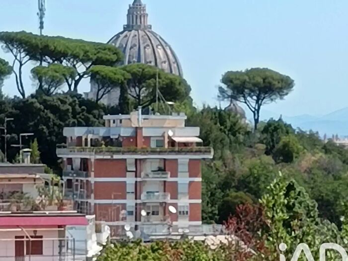Appartamento trilocale in vendita in Via San Damaso, Roma