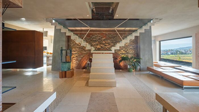 Casa con 17 locali in vendita in Via Torricella, Pistoia