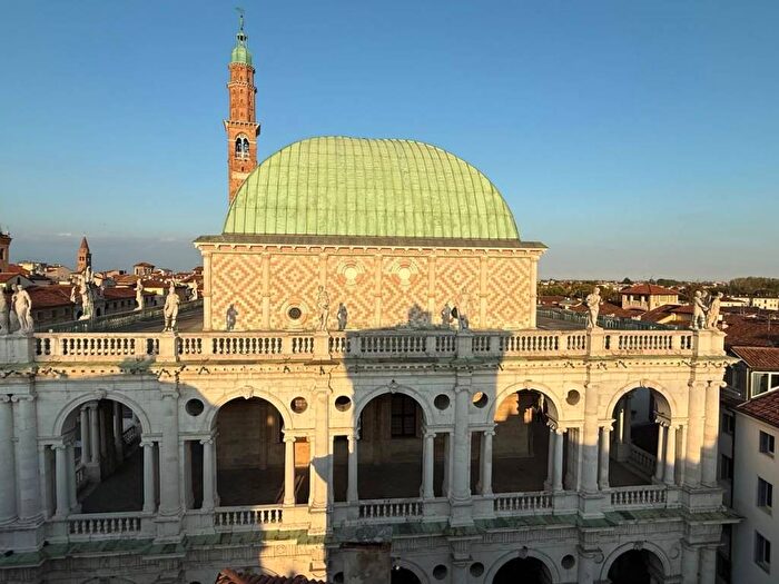 Appartamento trilocale in affitto in Contra' Muscheria, Centro Storico, Vicenza