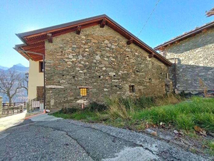 Casa trilocale in vendita in Petit Fénis, Nus