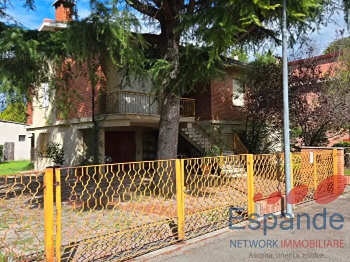 Casa con 8 locali in vendita in Via Laghi, Forlimpopoli
