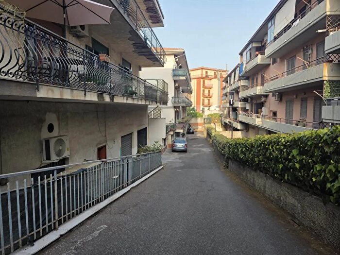 Appartamento trilocale in vendita in Via Emanuele Cutore, Gravina Di Catania