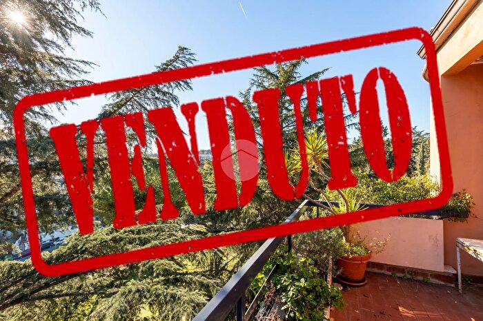 Appartamento con 5 locali in vendita in Via Pieve di Cadore, Roma