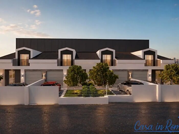 Casa quadrilocale in vendita in Via Carmen, Rimini