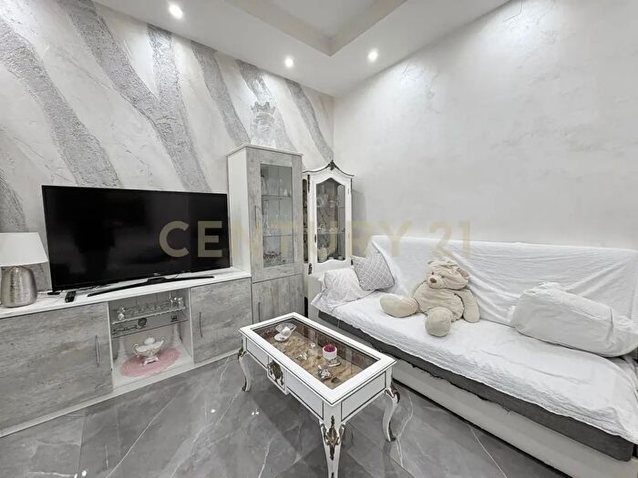 Appartamento trilocale in vendita in Via Pietro Novelli, Siracusa