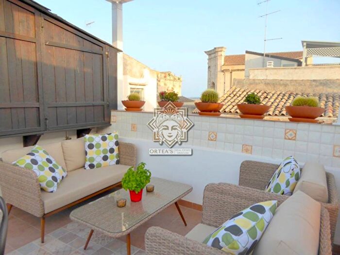 Appartamento quadrilocale in affitto in Via Logoteta, Ortigia, Siracusa