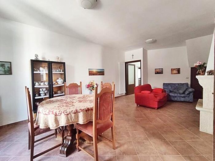 Casa con 6 locali in vendita in Baschi