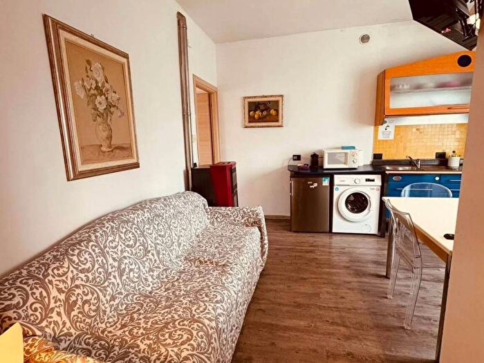 Appartamento trilocale in affitto in Via Legnago, Borgo Roma, Verona