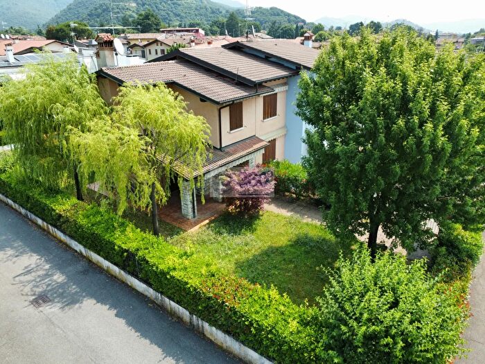 Casa quadrilocale in vendita in Via Leonardo da Vinci, Rodengo Saiano