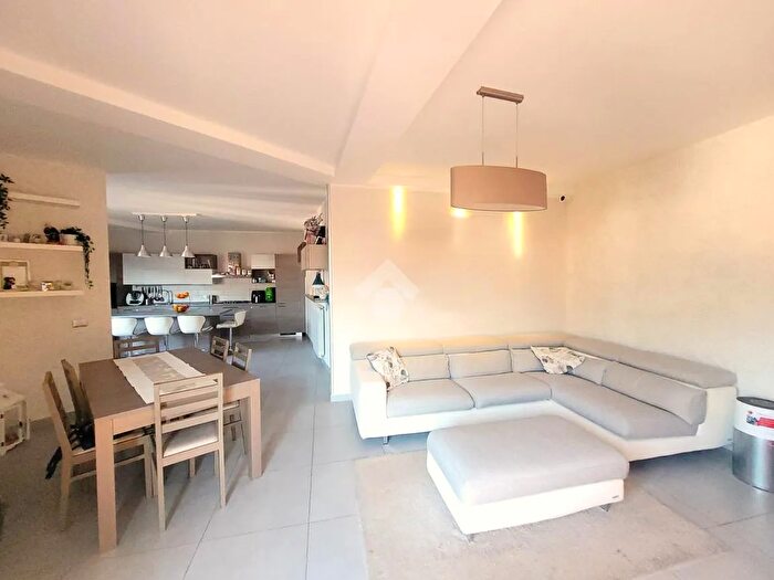 Appartamento trilocale in vendita in Via Sorlati, Airola