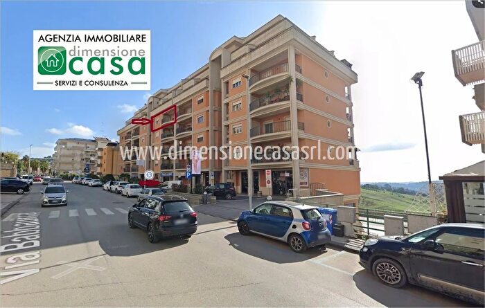 Appartamento con 7 locali in affitto in Via Babbaurra, San Cataldo