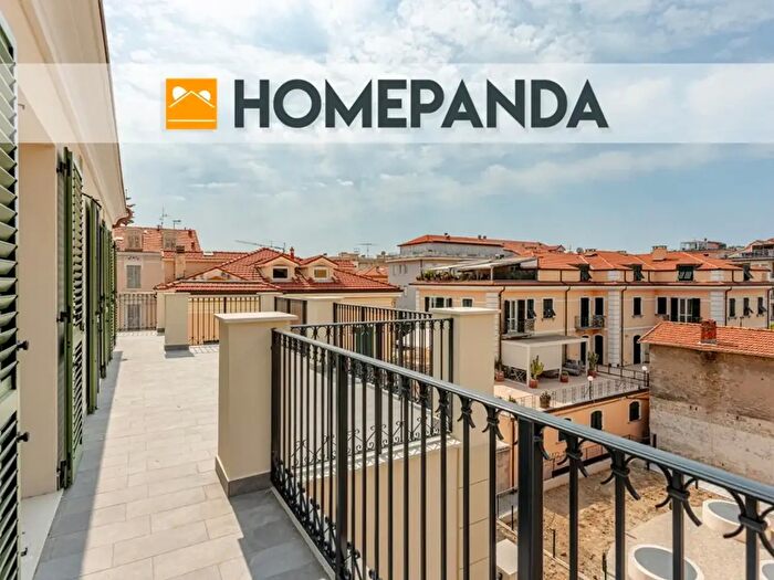 Appartamento trilocale in vendita in Via Roberto, Bordighera