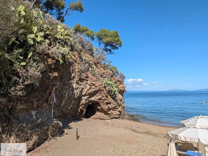 Appartamento quadrilocale in vendita in Località Naregno, Capoliveri