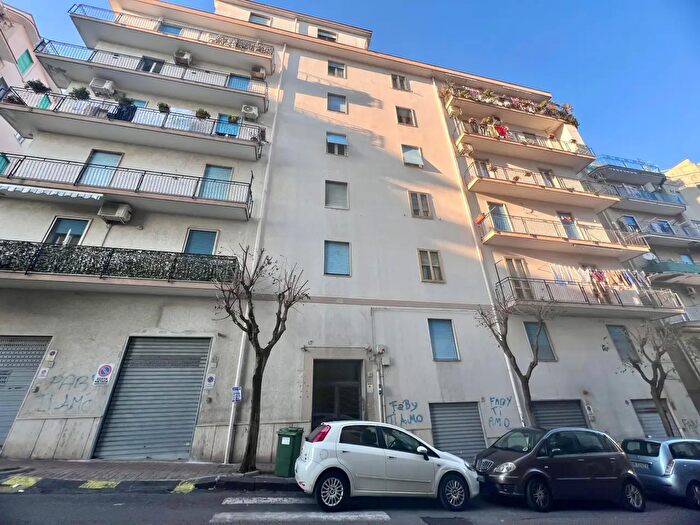 Appartamento trilocale in vendita in Via Salvatore Calenda, Salerno