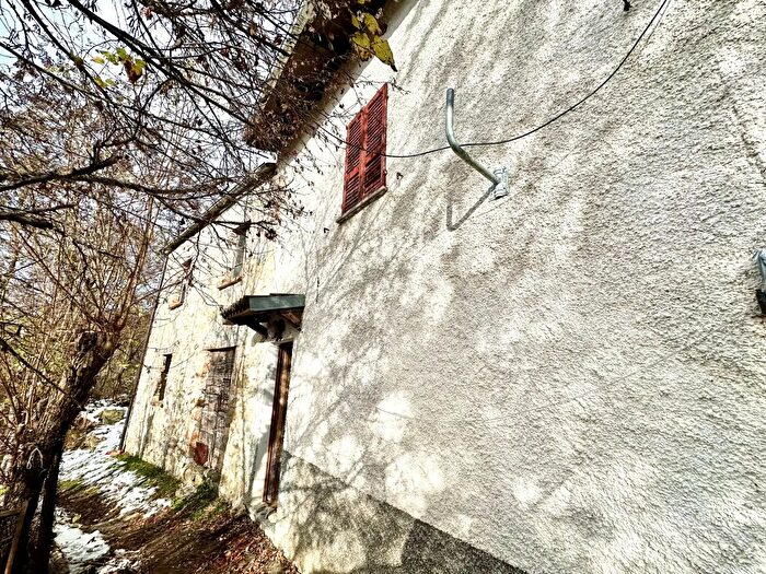 Casa con 10 locali in vendita in Ca di Sopra, Bobbio