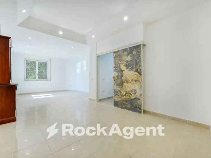 Appartamento con 5 locali in vendita in Via Francesco Petrarca, Napoli