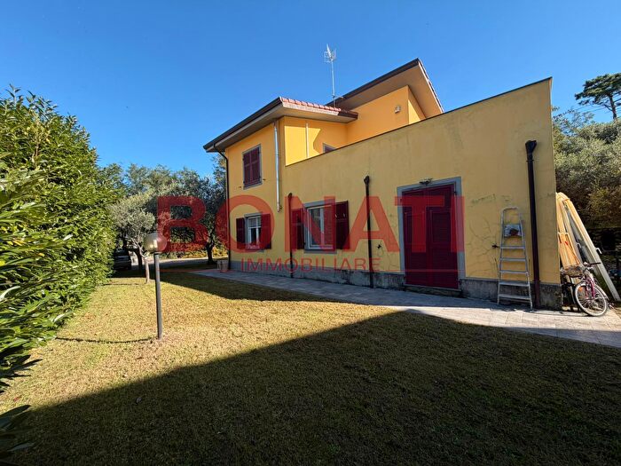Casa con 8 locali in vendita in Via Montalbano, La Spezia