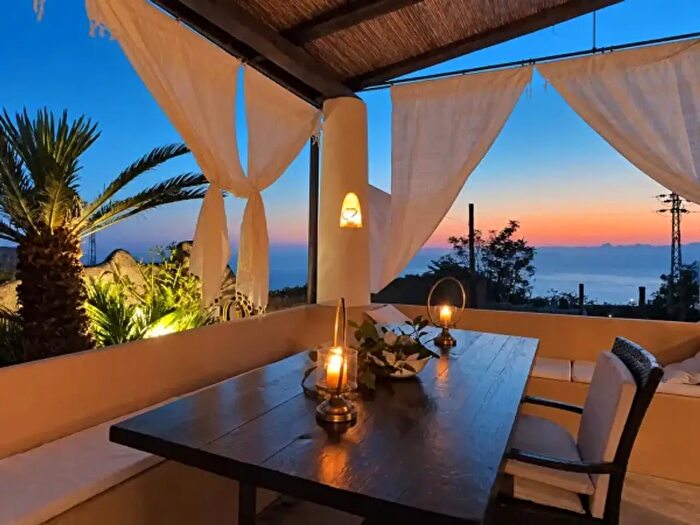 Appartamento quadrilocale in vendita in Via Chiesa Vecchia, Lipari