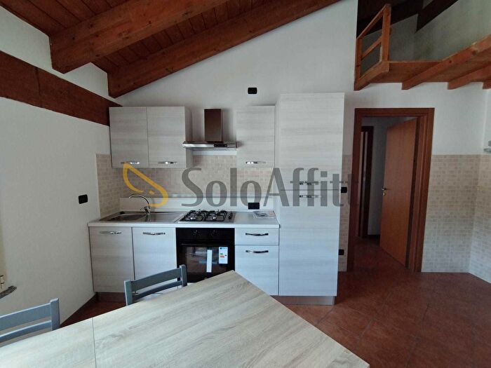 Appartamento bilocale in affitto in Via Cossoni, Como