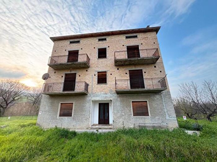 Casa con 6 locali in vendita in Via Capragrassa, Atessa