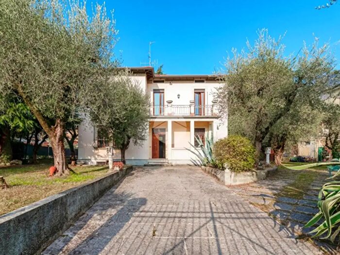 Casa quadrilocale in vendita in Via IV Novembre, Salo