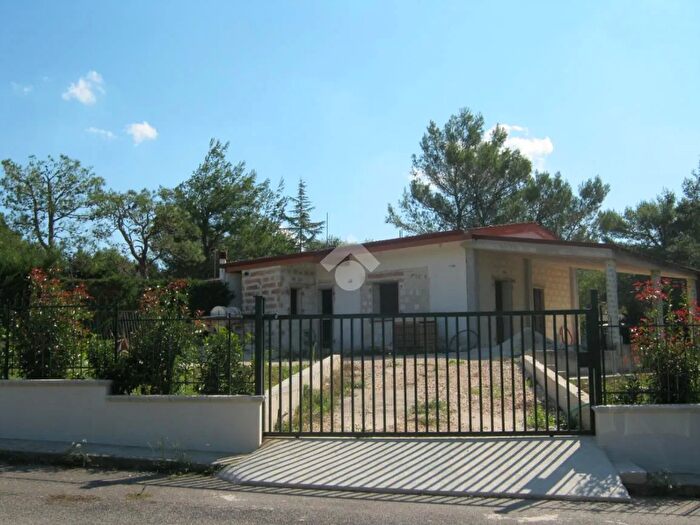 Casa quadrilocale in vendita in Zona Lagogemolo, Cassano Delle Murge