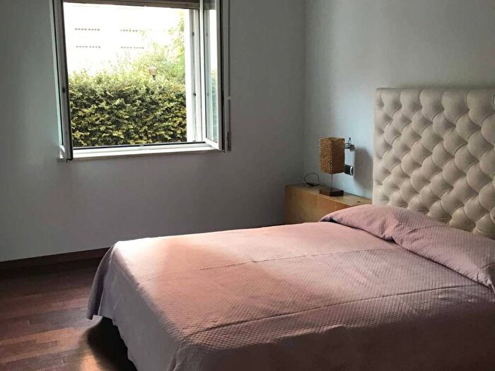 Appartamento trilocale in affitto in Viale Colli Aminei, Colli Aminei Capodimonte, Napoli