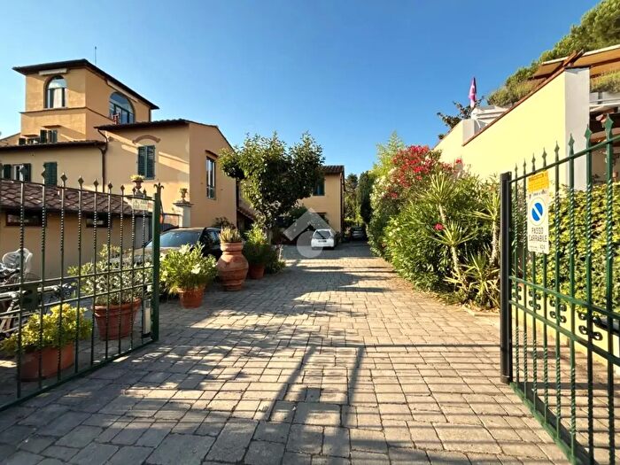 Appartamento quadrilocale in vendita in Via del Gignoro, Firenze