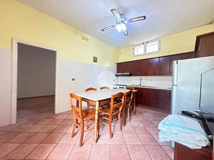 Casa quadrilocale in vendita in Via Caprio Maddaloni, Caserta