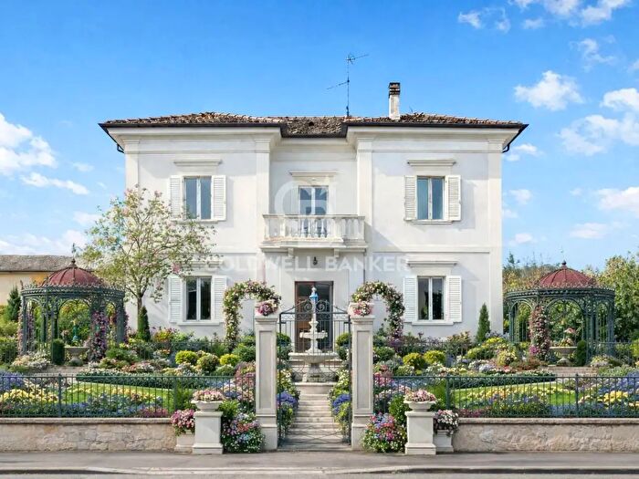 Casa con 20 locali in vendita in Via Mazzini, Urbania