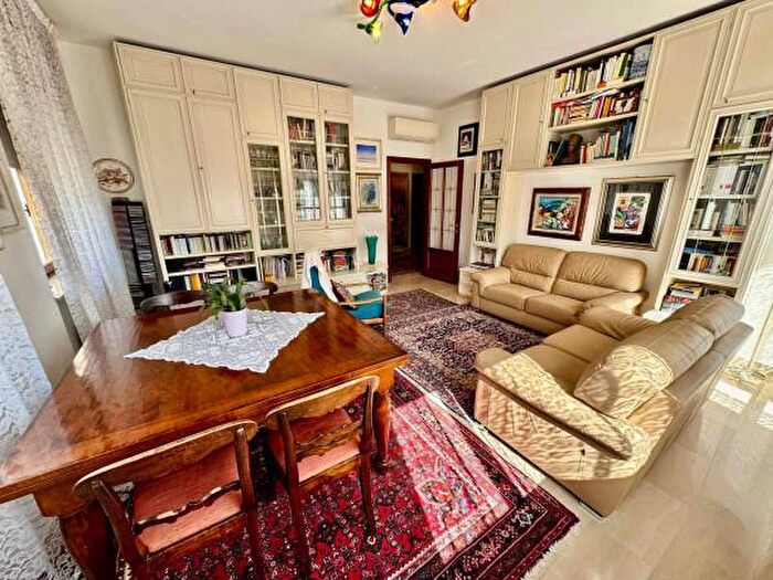 Appartamento con 5 locali in vendita in Via Campagna, Piacenza