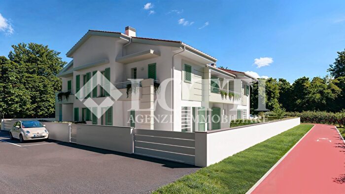 Casa con 6 locali in vendita in Pontedera