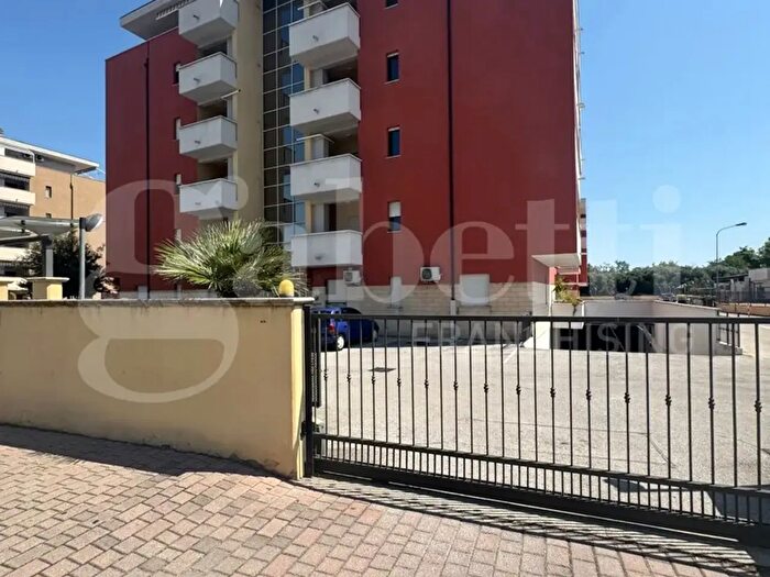 Appartamento trilocale in vendita in Via FP Michetti, Manoppello
