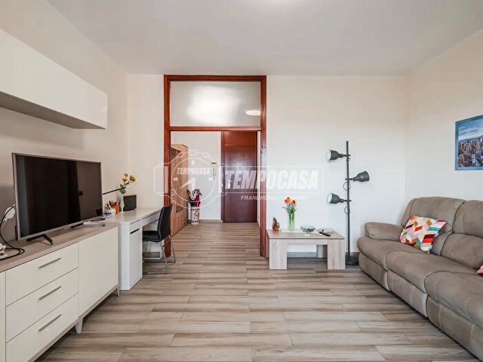 Appartamento trilocale in vendita in Via Giambattista Pergolesi, Trezzano Sul Naviglio